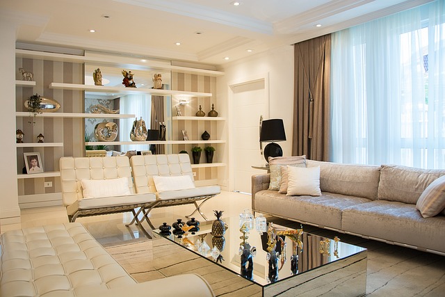 השפעת ספות עור על עיצוב הסלון: יוקרה ונוחות במרחב הביתי